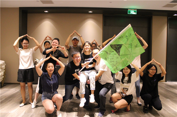 甲状腺外科成功实施高难度局部晚期甲状腺癌扩大根治手术